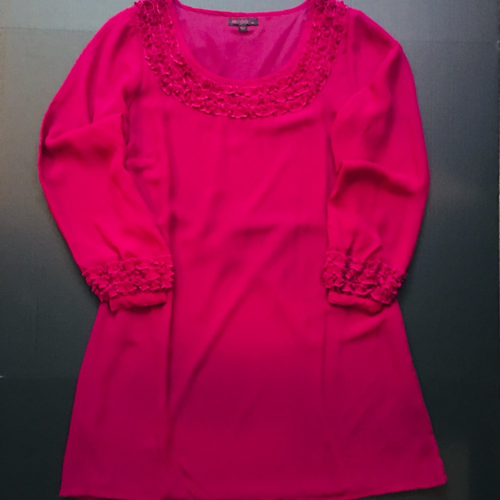 RISE. Ruffled Neck and sleeves Mini Lined Dress w tie Belt in back.